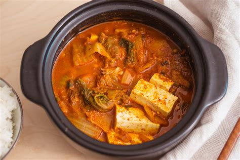 백채김치찌개, 그리고 왜 우리는 항상 김치를 냉장고에 넣는가?