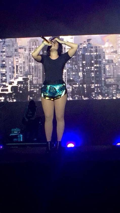  Demi Lovato at Bangkok Music Festival: An Evening of Power Vocals and Heartfelt Confessions!