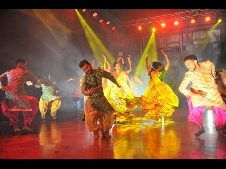  Dream Girl Live Concert: Bollywood Extravaganza Meets Thai Fan Frenzy!