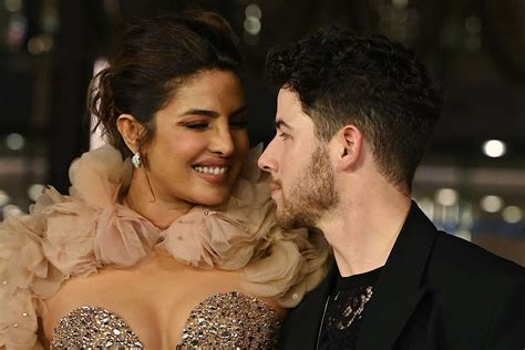 Paradise Lost:  Priyanka Chopra Jonas สลัดภาพ 'นางเอก' พาแฟนคลับไปทริปสุดมันส์ในแอฟริกาใต้!