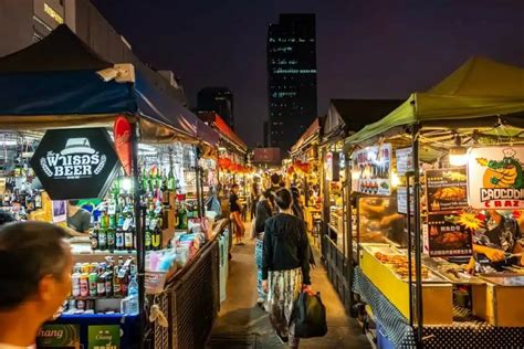  Whisper of Wonder: Unpacking Wizzy's Surprise Appearance at Bangkok's Night Market!